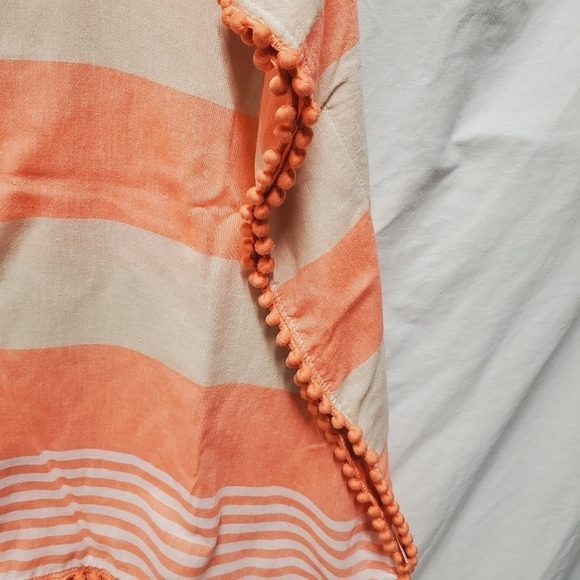 Linens salmon pink and cream striped poncho - Picture 3 of 6